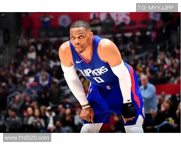 布鲁克洛佩斯如何在NBA赛场上重塑自我与球队命运