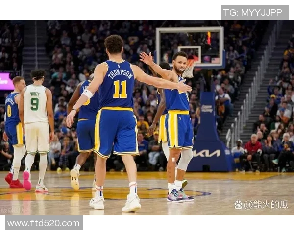 黄金双枪对决水花兄弟谁能在赛场上笑到最后争夺篮球荣耀