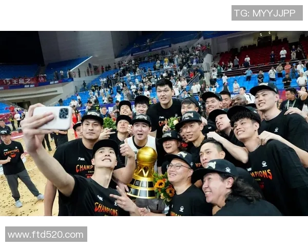 2013年CBA青岛队与北京队激战回顾精彩瞬间与赛场亮点分析 2013年CBA青岛队与北京队激战回顾精彩瞬间与赛场亮点分析