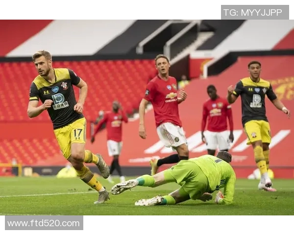 曼联主场迎战南安普顿争夺英超宝贵三分的激烈对决 曼联主场迎战南安普顿争夺英超宝贵三分的激烈对决